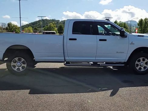 Used 2024 RAM 3500 Big Horn AWD/4WD image 9
