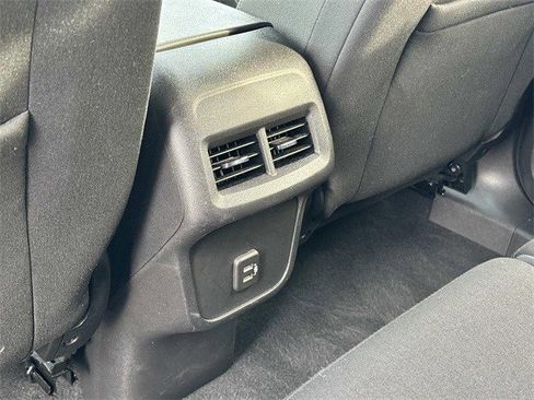 Used 2021 Chevrolet Equinox LT image 18