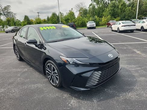 Used 2025 Toyota Camry XLE FWD image 8