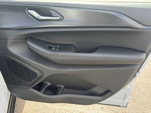 Used 2025 Jeep Grand Cherokee L Laredo w/ Trailer Tow Package image 13