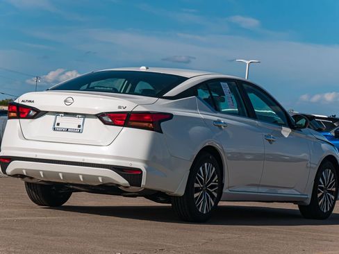 Certified 2024 Nissan Altima 2.5 SV image 8