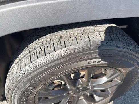 Used 2023 Jeep Cherokee Altitude Lux image 10