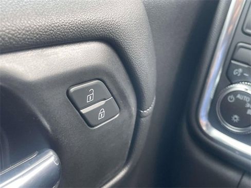 Used 2022 GMC Sierra 1500 SLE image 26