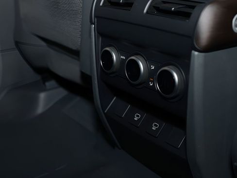 Used 2023 Land Rover Defender 110 X-Dynamic SE image 24