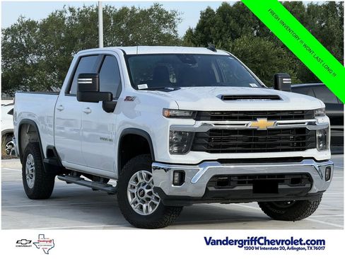 Used 2024 Chevrolet Silverado 2500 LT w/ Convenience Package AWD/4WD image 2