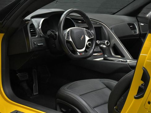 Used 2015 Chevrolet Corvette Z06 w/ 3LZ Preferred Equipment Group RWD image 29