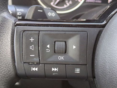 Used 2021 Nissan Rogue SV image 23