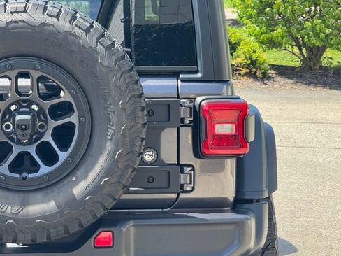 Used 2023 Jeep Wrangler Unlimited Rubicon w/ Xtreme 35 Tire Package AWD/4WD image 5