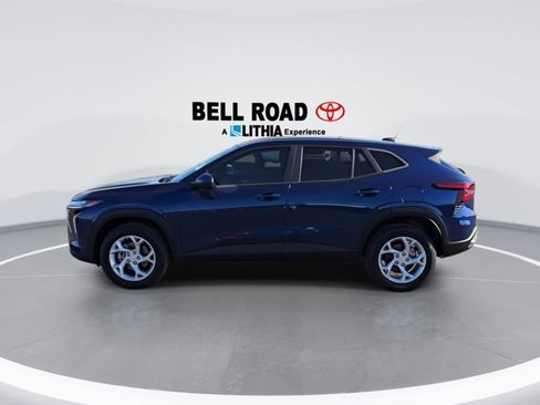 Used 2024 Chevrolet Trax LS w/ LS Convenience Package FWD image 5