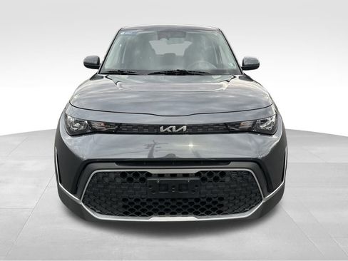 Used 2023 Kia Soul LX image 2