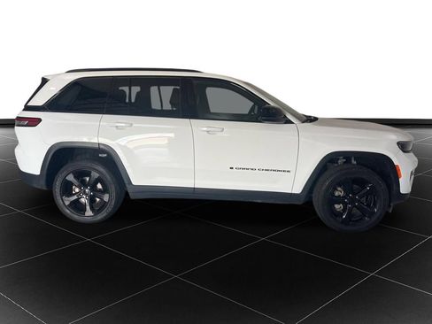 Used 2024 Jeep Grand Cherokee Altitude AWD/4WD image 6