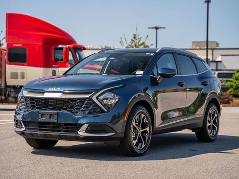 Used 2023 Kia Sportage EX image 3