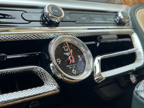 Used 2022 Bentley Flying Spur V8 image 31