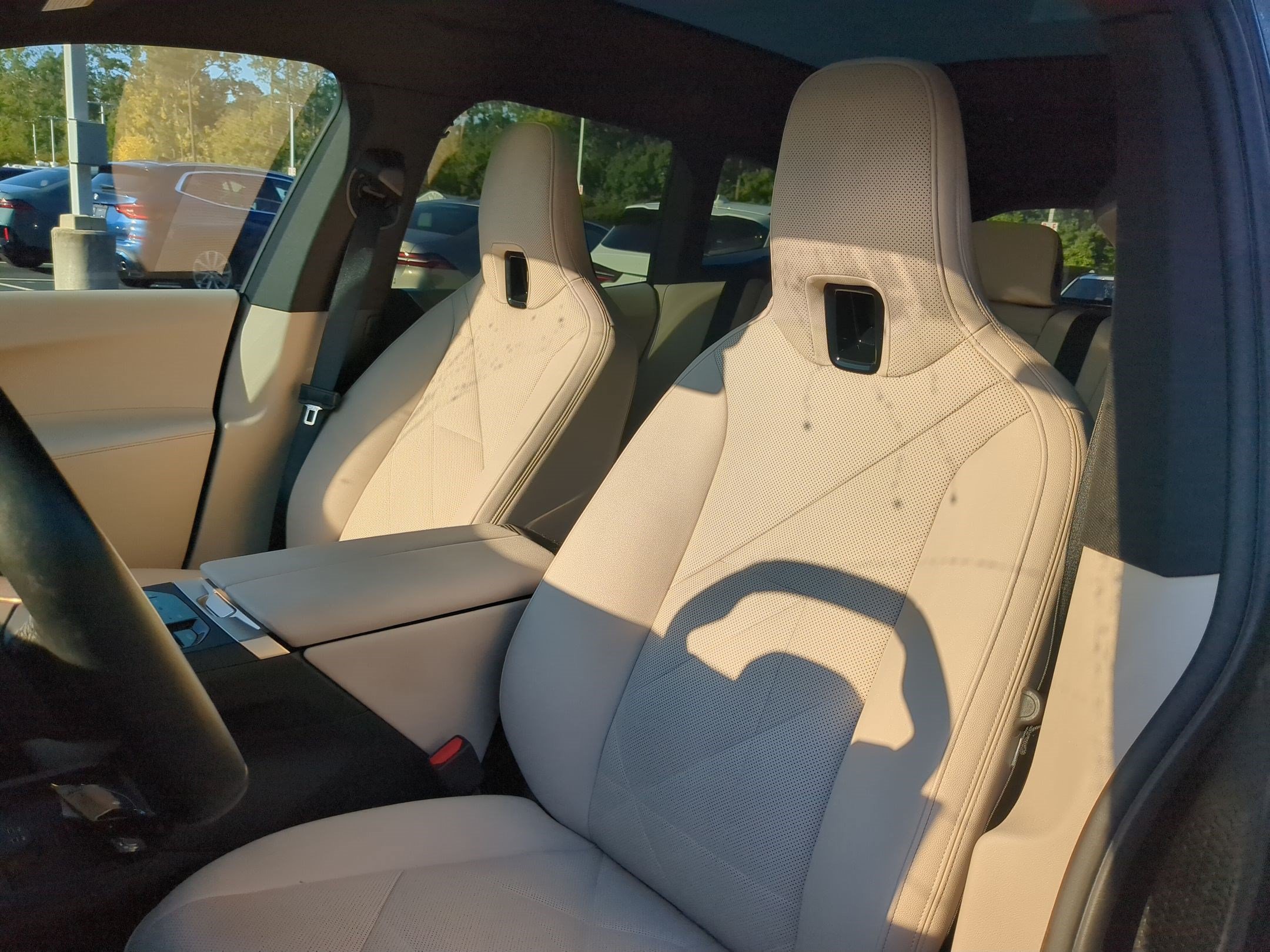 Certified 2025 BMW iX xDrive50 w/ Premium Package AWD/4WD image 16