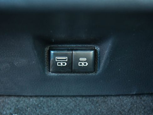 Used 2025 Toyota Camry LE FWD image 38