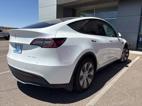 Used 2022 Tesla Model Y Long Range AWD/4WD image 4