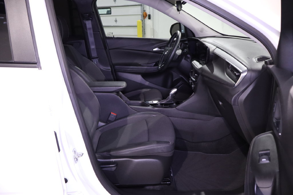 Used 2025 Buick Encore GX Preferred FWD image 30