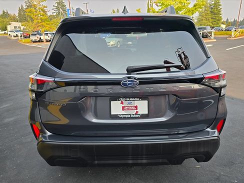 Certified 2025 Subaru Forester Premium AWD/4WD image 5