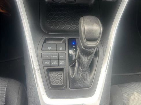 Used 2021 Toyota RAV4 XLE AWD/4WD image 15