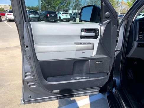 Used 2016 Toyota Sequoia Limited w/ Safety & Convenience Package image 22