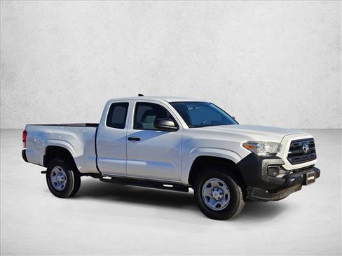 Used 2016 Toyota Tacoma SR image 3