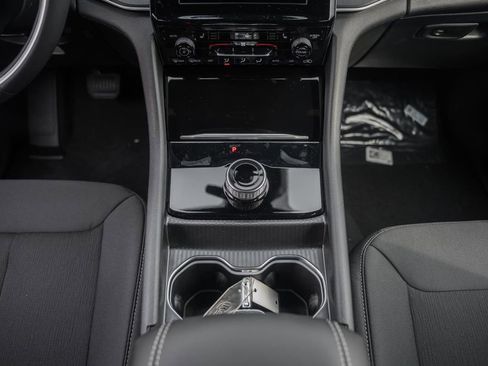 New 2025 Jeep Grand Cherokee Laredo X w/ Luxury Tech Group I image 24