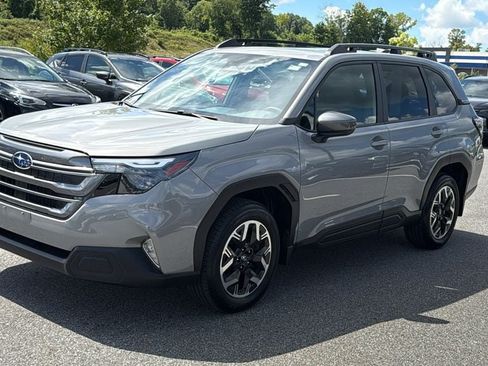 Used 2025 Subaru Forester Premium AWD/4WD image 3