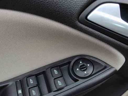 Used 2015 Ford Focus SE FWD image 13