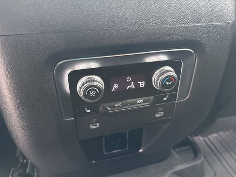 Used 2023 GMC Yukon SLT w/ SLT Premium Package image 14