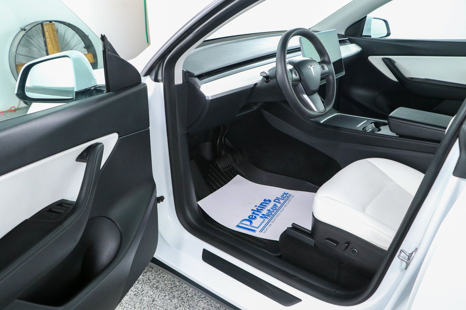 Used 2022 Tesla Model Y Long Range AWD/4WD image 3