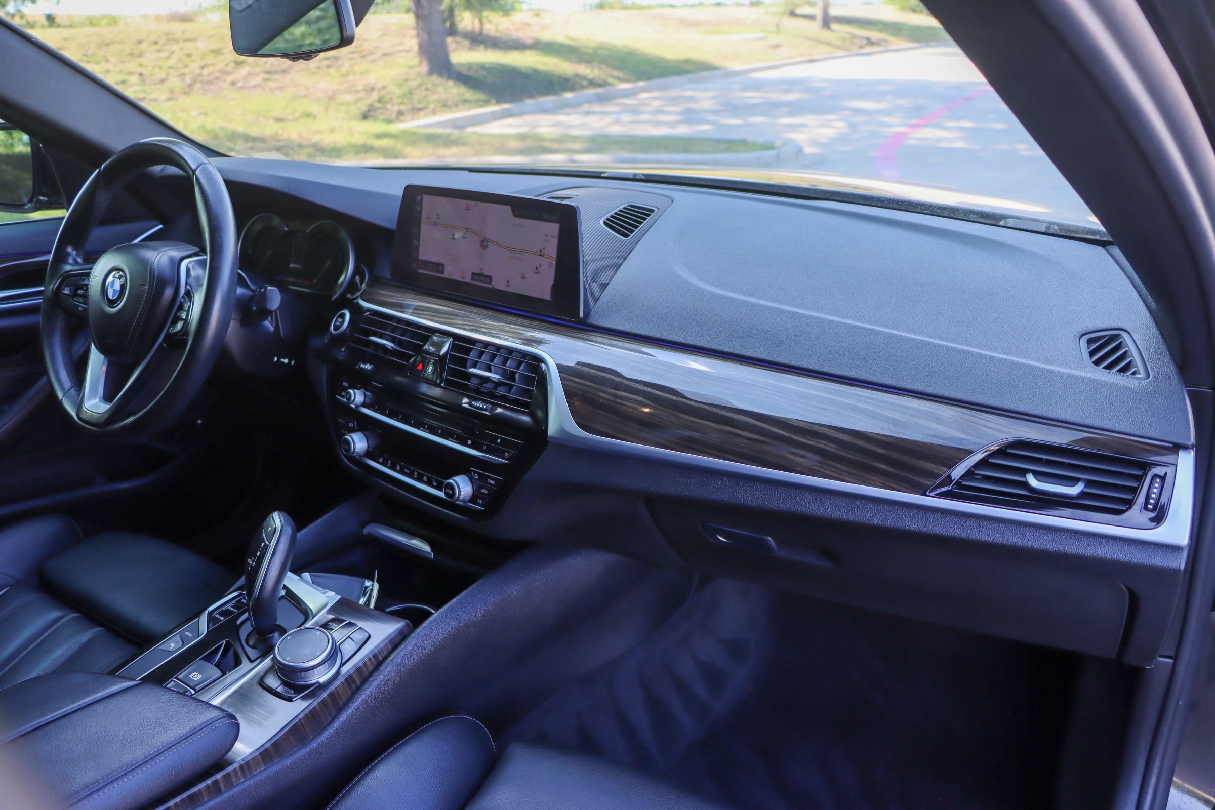 Used 2019 BMW 530e w/ Convenience Package RWD image 23