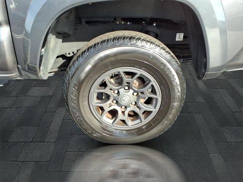 Used 2017 Toyota Tacoma SR5 image 12