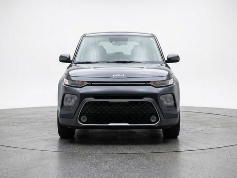 Used 2025 Kia Soul LX w/ LX Technology Package FWD image 2