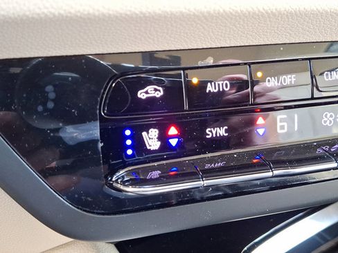Used 2022 Buick Envision Avenir w/ Technology Package II AWD/4WD image 29