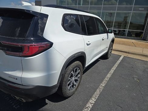 Used 2025 GMC Acadia AT4 w/ Luxury Package AWD/4WD image 3
