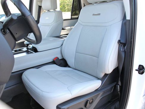 Used 2025 Ford Expedition Platinum AWD/4WD image 23