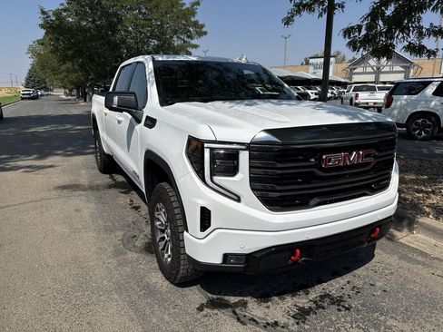 Used 2023 GMC Sierra 1500 AT4 w/ AT4 Preferred Package AWD/4WD image 9