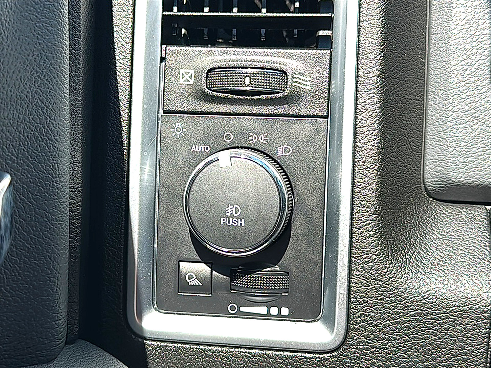 Used 2019 RAM 1500 Warlock w/ Electronics Group AWD/4WD image 37