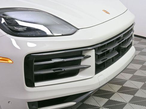 New 2026 Porsche Cayenne AWD/4WD image 36