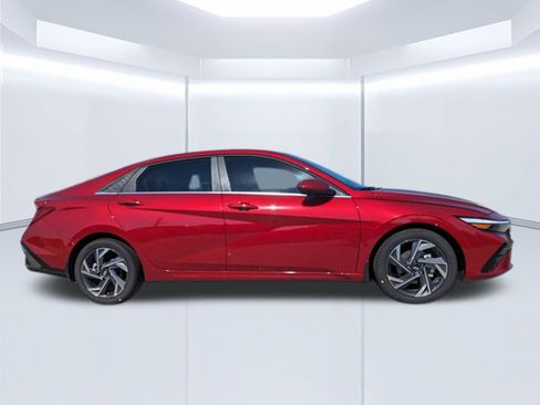 Certified 2025 Hyundai Elantra SEL FWD image 2