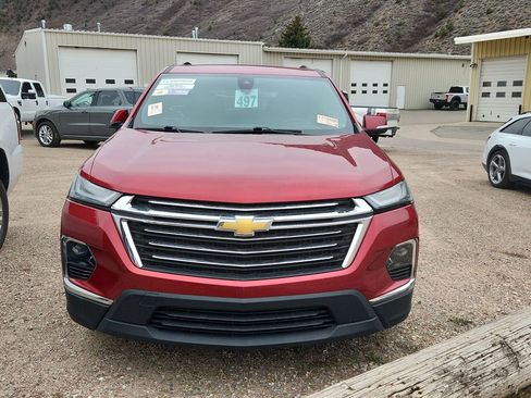 Used 2023 Chevrolet Traverse LT image 2