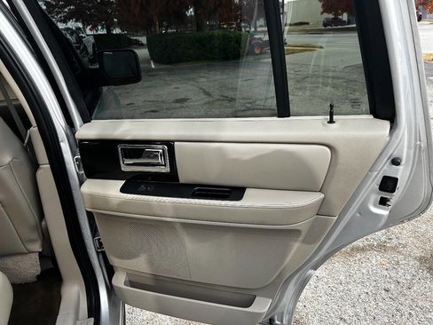 Used 2015 Lincoln Navigator Base 4x2 4dr SUV image 15