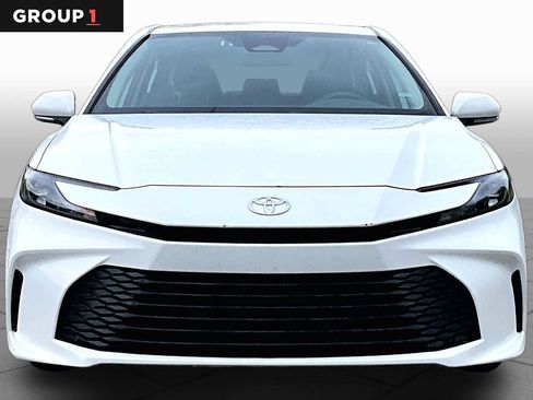 Used 2025 Toyota Camry LE FWD image 4