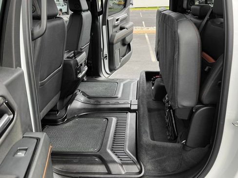 Used 2024 GMC Sierra 1500 AT4 w/ AT4 Preferred Package image 17