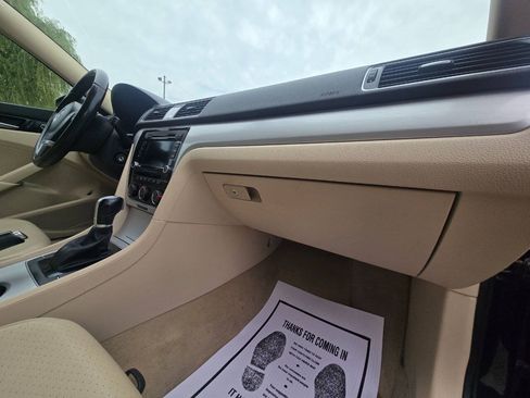 Used 2013 Volkswagen Passat 2.5 SE FWD image 25