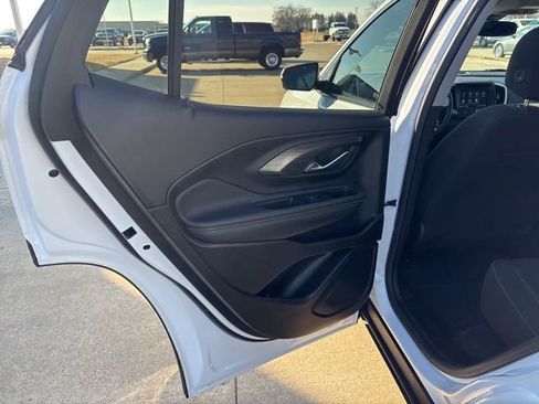 Used 2024 GMC Terrain SLE w/ Driver Convenience Package image 14