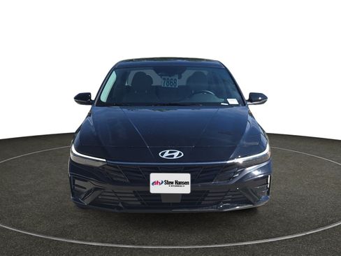 Certified 2025 Hyundai Elantra Limited FWD image 10