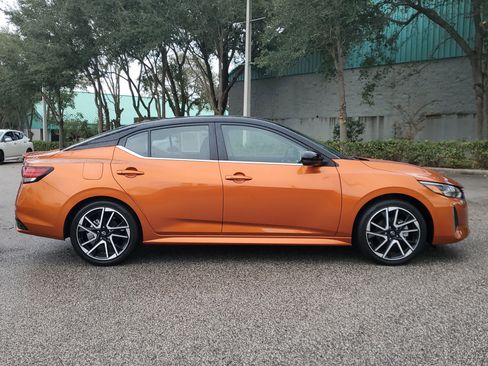 Used 2025 Nissan Sentra SR image 4