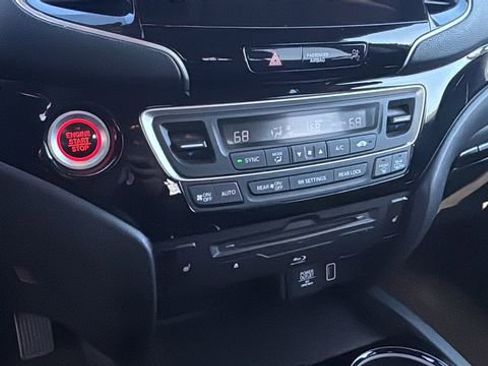Used 2020 Honda Pilot Touring image 30