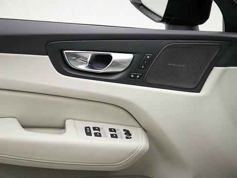 Certified 2024 Volvo XC60 T8 Ultimate w/ Protection Package Premier image 11